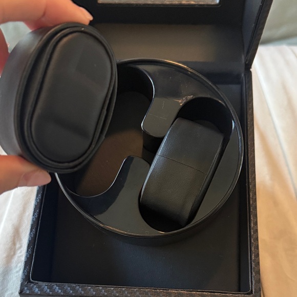 Black Watch Winder with Red Stitching - Picture 4 of 5